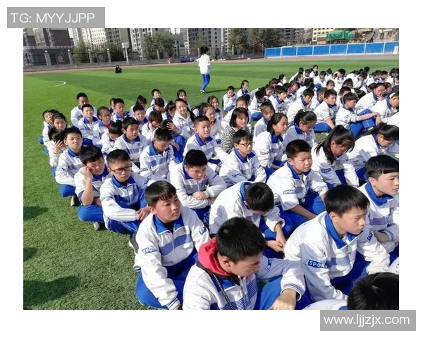 李军谈足球生涯:从青涩少年到职业球员的成长之路 李军谈足球生涯:从青涩少年到职业球员的成长之路