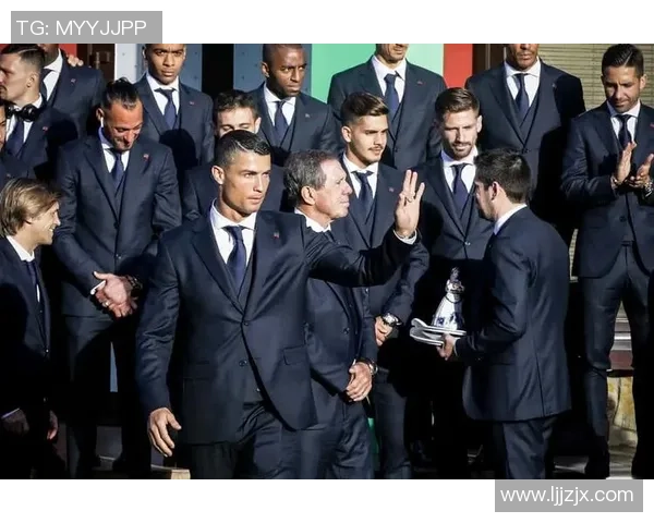 足球明星穿西装的魅力瞬间欣赏与时尚风格解析 足球明星穿西装的魅力瞬间欣赏与时尚风格解析